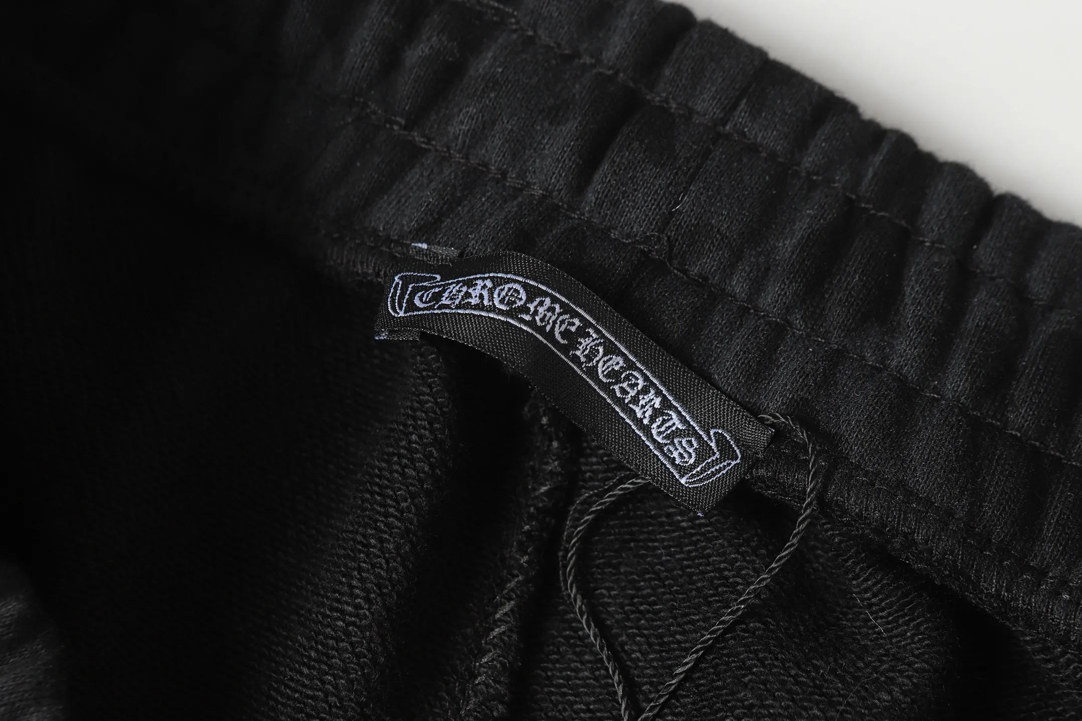 P280 #W5004 cross-border model. Those who pursue quality, please do not place an order. -Chrome Hearts/Chrome Hearts dark pattern all-over Sanskrit letter printed trousers, casual pants and sweatpants -High weight, high density and high quality. The wool is soft, delicate and skin-friendly. It feels soft and silky. It has excellent warmth and skin-friendly properties.
